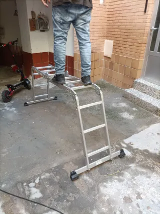 Escalera telescópica multiusos