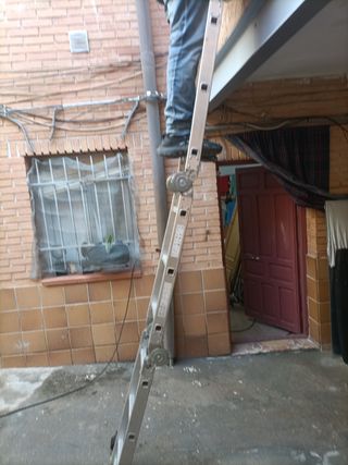 Escalera telescópica multiusos