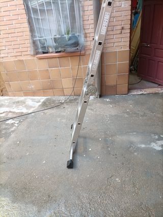 Escalera telescópica multiusos