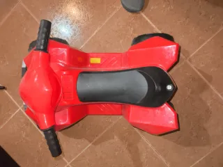 Quad infantil a batería rojo fever.