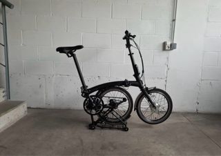 Bicicleta eléctrica plegable tipo Brompton