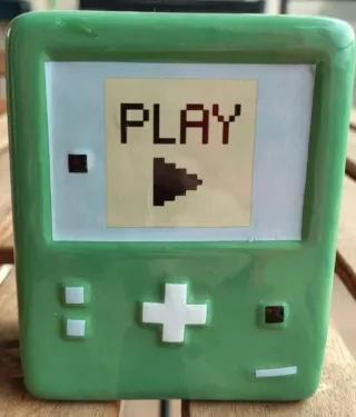 Salvadanaio stile Game Boy