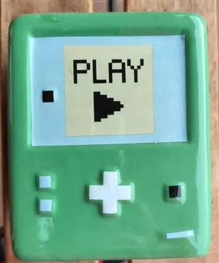 Salvadanaio stile Game Boy