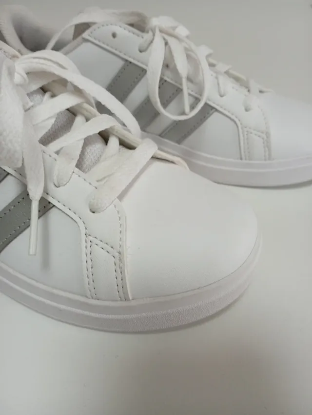 Zapatillas Adidas 36 Blancas y Plateadas