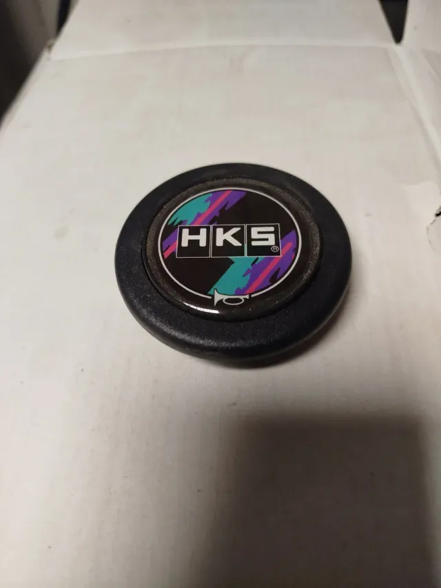 Botón claxon HKS volante desplazado