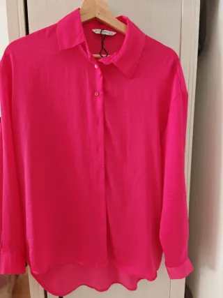 Camisa fucsia elegante talla S. Talla grande