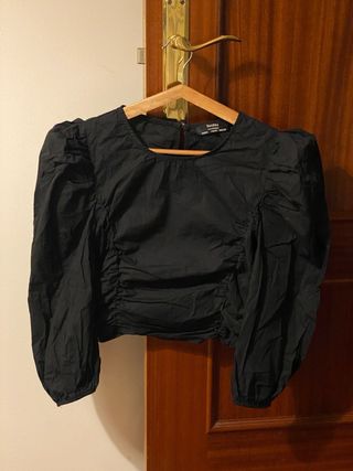 Camiseta Bershka manga abullonada negra M
