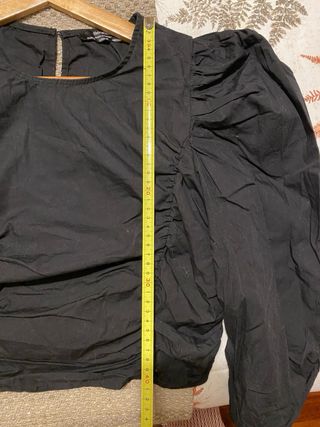 Camiseta Bershka manga abullonada negra M