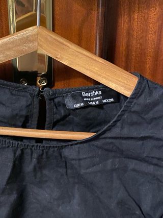 Camiseta Bershka manga abullonada negra M