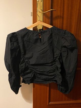 Camiseta Bershka manga abullonada negra M