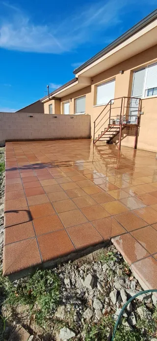 Suelo exterior de baldosas