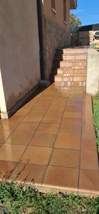 Suelo exterior de baldosas