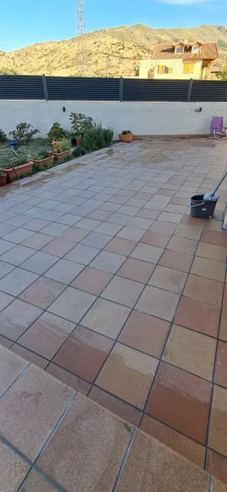 Suelo exterior de baldosas