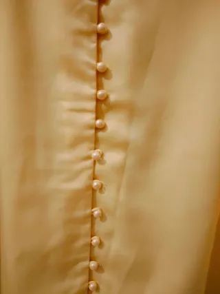 Camicia gialla con bottoni