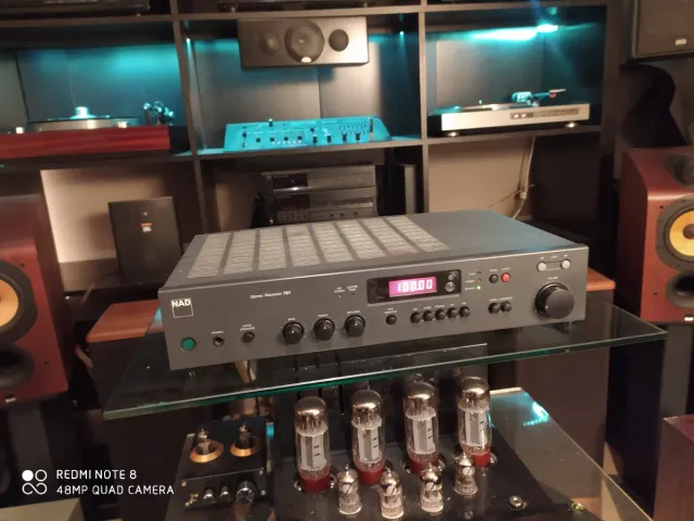 Ricevitore stereo NAD 701 Grigio