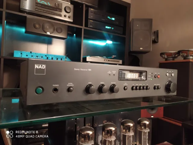 Ricevitore stereo NAD 701 Grigio