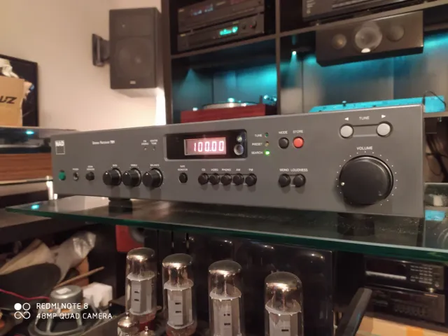 Ricevitore stereo NAD 701 Grigio