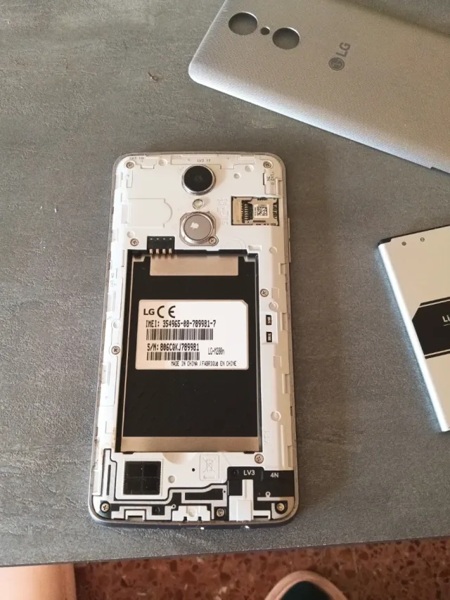 Móvil LG Negro/Plateado con Batería