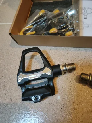 Pedales automáticos carretera