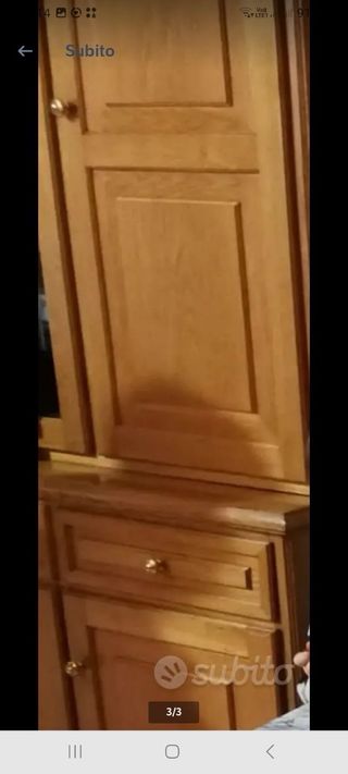 Dispensa in legno e vetro