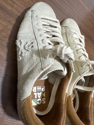 Mocasines de ante beige y marrón