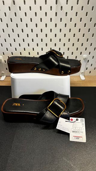 Sandalias Zara Piel Negro Hebilla Dorada