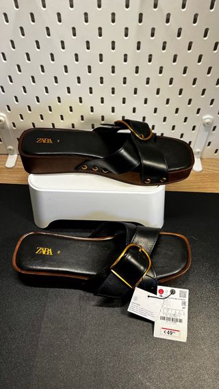 Sandalias Zara Piel Negro Hebilla Dorada