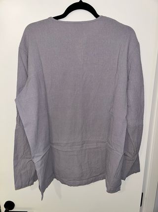 Camisa gris sin botones