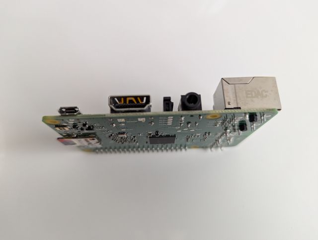 Raspberry Pi 2 Model B con Case Bianco/Lampone