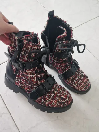 Stivaletti Guess neri e rossi