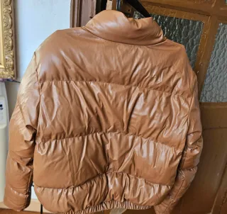 Abrigo acolchado marrón