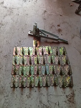 Ranas y máquina de encofrado