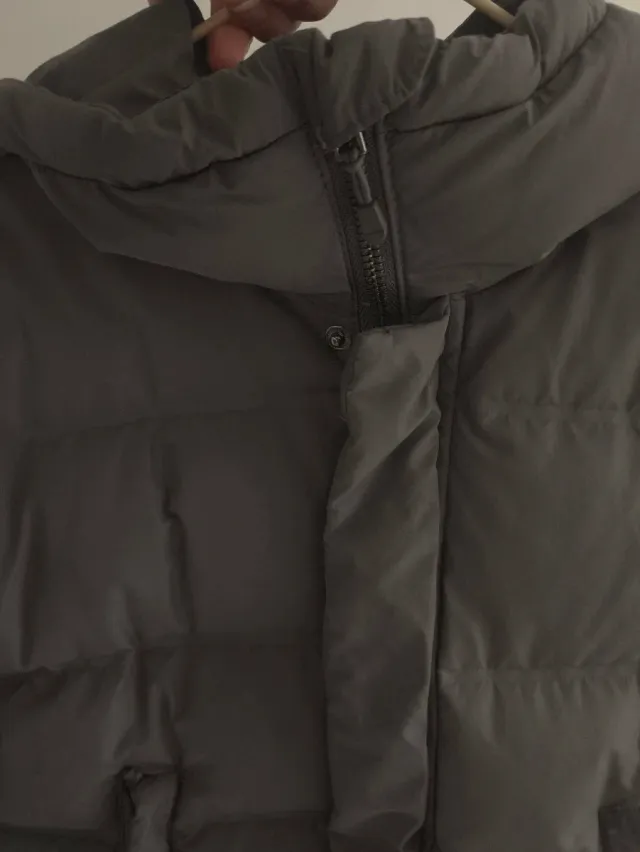 Plumífero niño T6 de Zara (116 cm) . Color gris