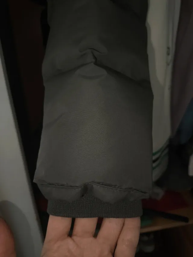 Plumífero niño T6 de Zara (116 cm) . Color gris