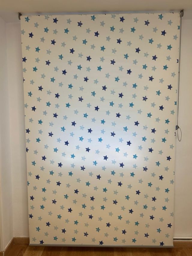 Estor enrollable con estrellas