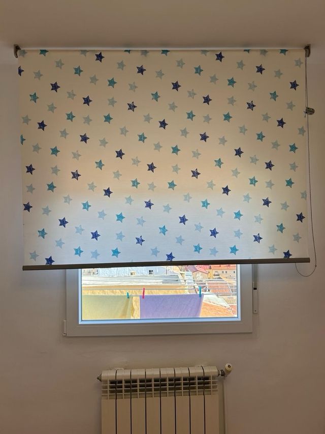 Estor enrollable con estrellas