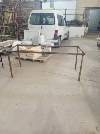 Estructura de mesa de hierro