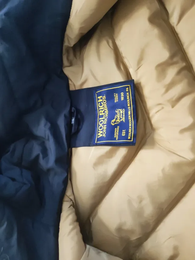 Giacca Woolrich nera  con cappuccio