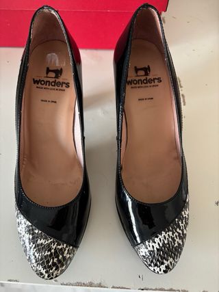Zapatos Wonders charol piel serpiente talla 37