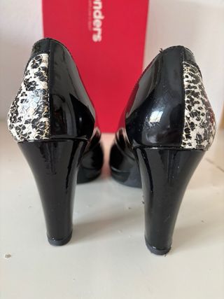 Zapatos Wonders charol piel serpiente talla 37