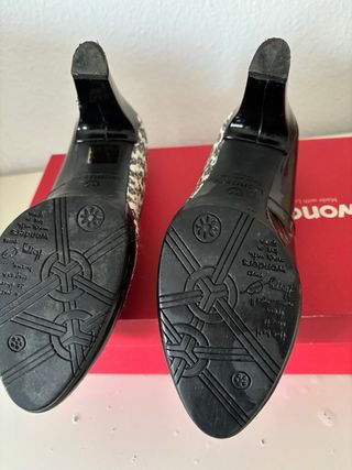 Zapatos Wonders charol piel serpiente talla 37