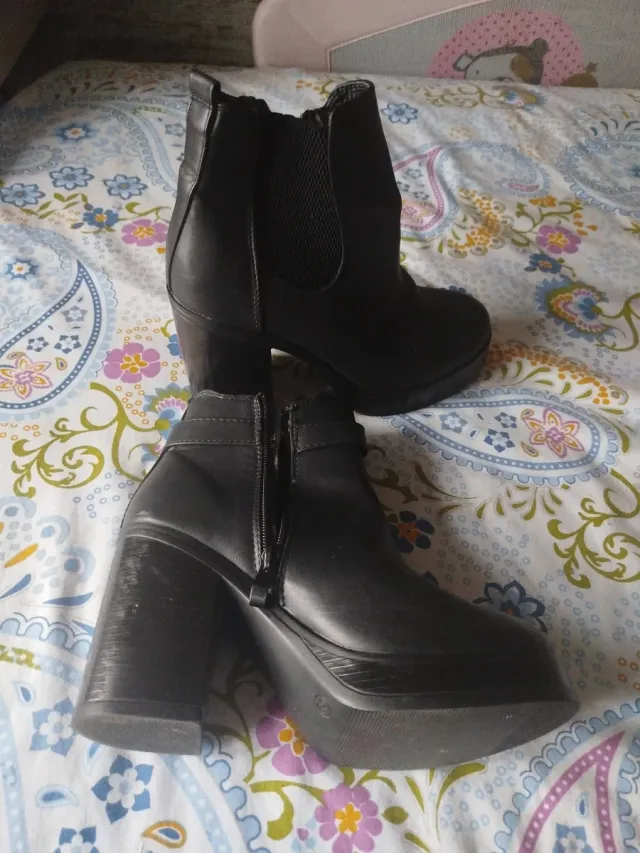 Botas tobilleras negras ligeras