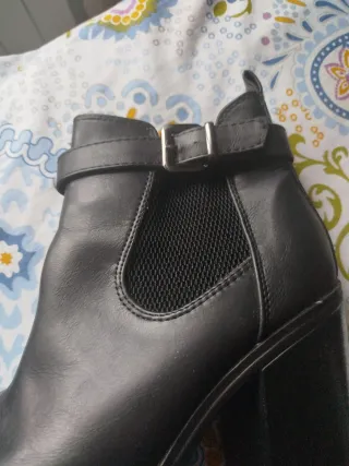 Botas tobilleras negras ligeras
