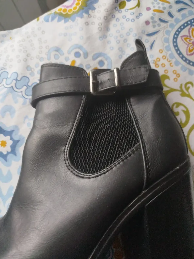 Botas tobilleras negras ligeras