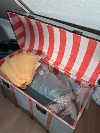 Baúl vintage de metal y madera maciza