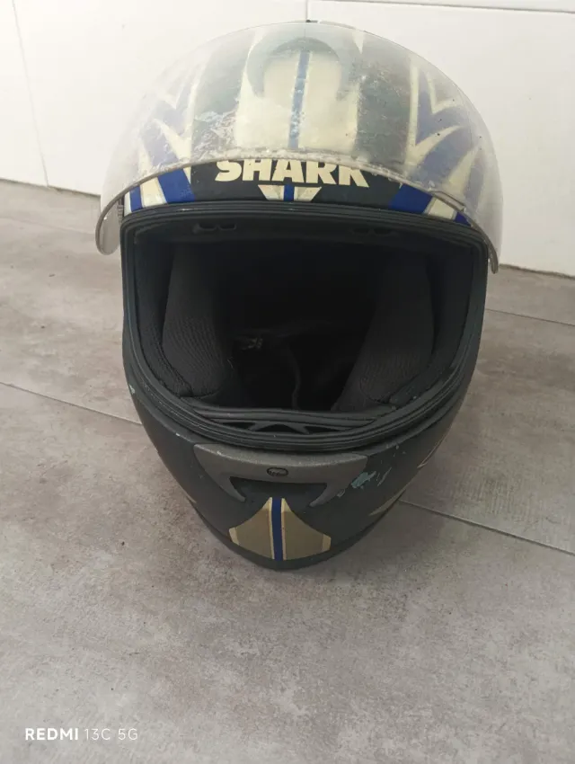 Casco Shark