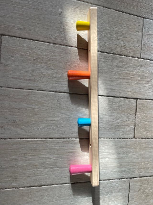 Appendiabiti legno colorato per bambini