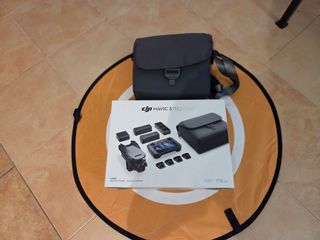 DJI Mavic 3 Pro Cine Premium DJI RC con el seguro