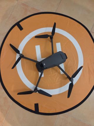DJI Mavic 3 Pro Cine Premium DJI RC con el seguro