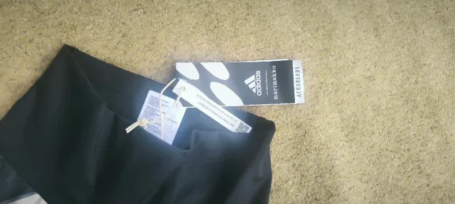 Mallas Adidas Estampadas Beige y Negro